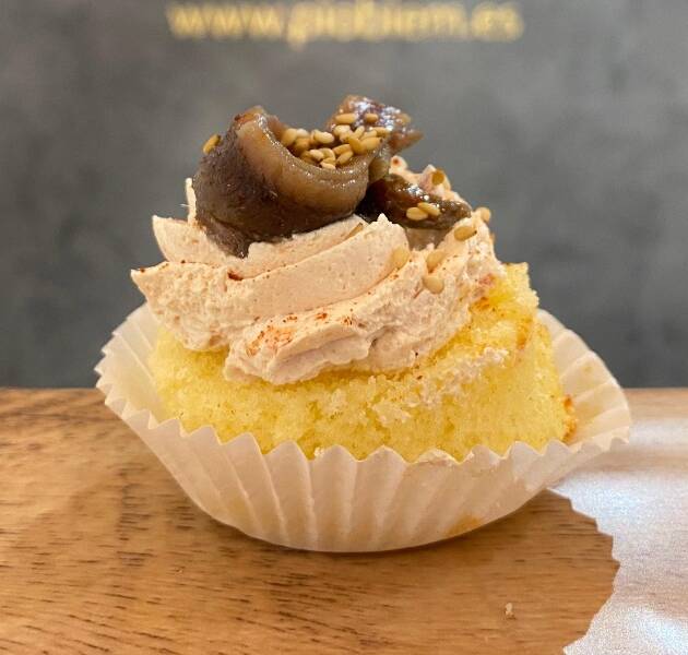 Pimentón con tomate seco, Anchoas y Ajonjolí