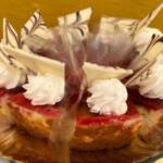 Tarta Queso; dulce leche, lotus, fresa ( 12 porciones )